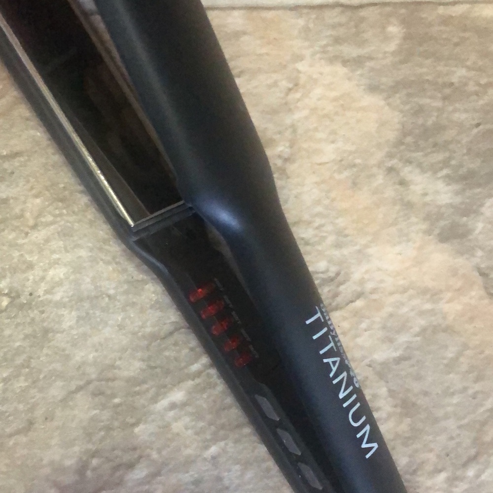 Hair straightener